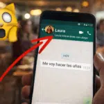 Truco oculto de WhatsApp que muestra cuando un contacto está en línea con otra persona, enfocado en privacidad y control del uso en 2026